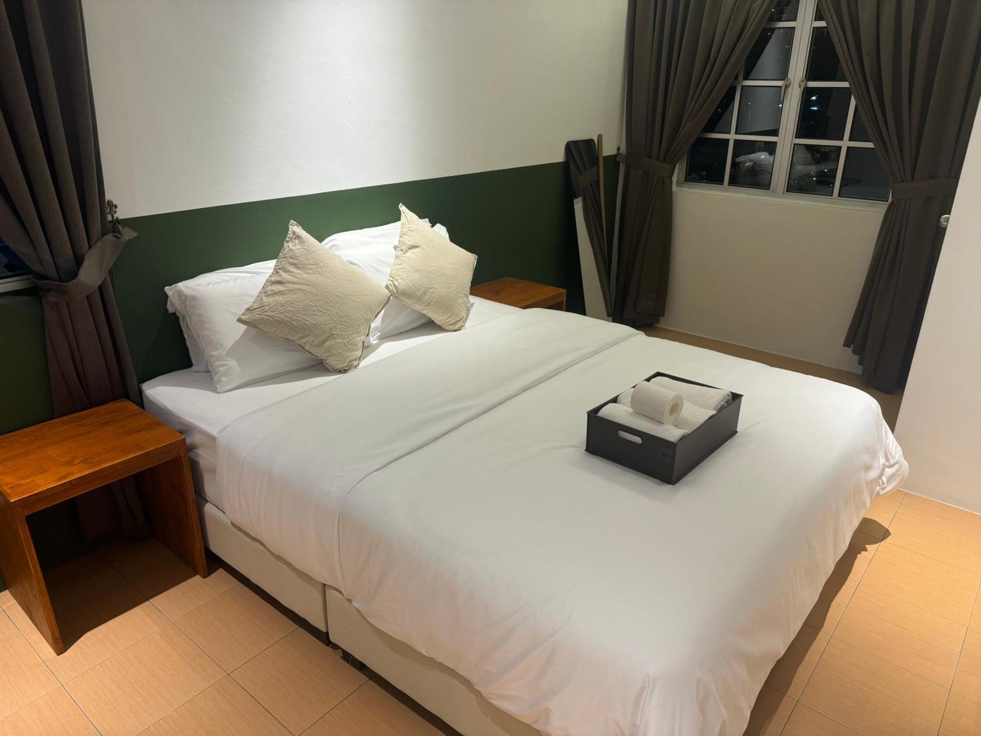 Jambul 3-storey Corner House 6bed5bathroom *